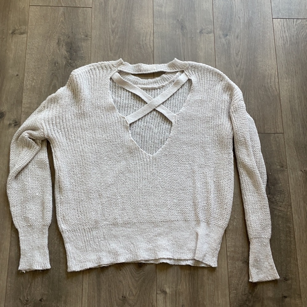 Cute lightweight sweater with back detail